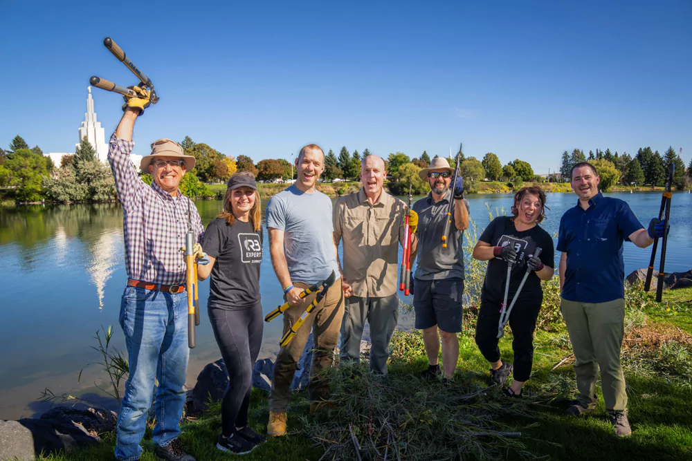 Melaleuca employees volunteering with local parks and recreation departments
